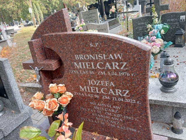 Bronisław Mielcarz Okuniew - Grobonet - Wyszukiwarka osób pochowanych