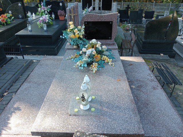 Grób Tadeusz Bielawski